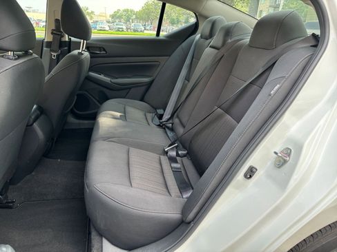 Used 2025 Nissan Altima 2.5 SV FWD image 21