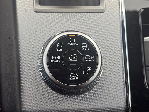 New 2025 Mitsubishi Outlander SEL image 23