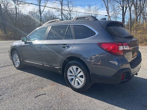 Used 2018 Subaru Outback 2.5i Premium image 15