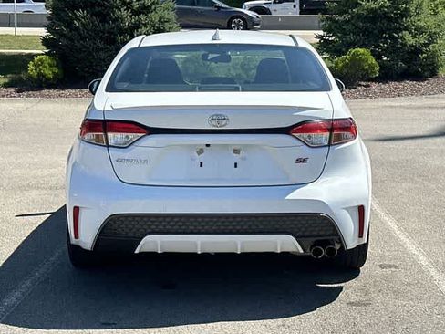 Used 2021 Toyota Corolla SE w/ SE Premium Package FWD image 4