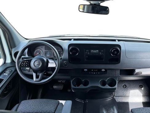 Used 2022 Mercedes-Benz Sprinter 2500 image 5