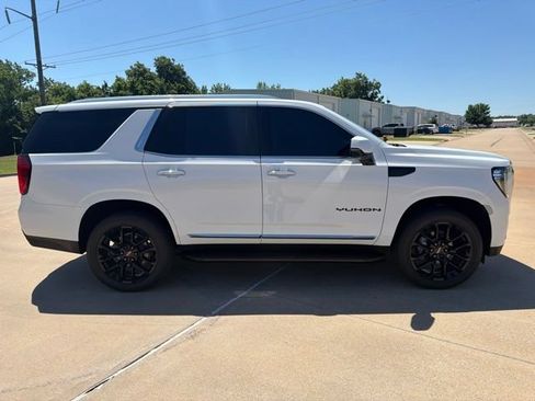 Used 2024 GMC Yukon SLT w/ SLT Premium Package AWD/4WD image 6