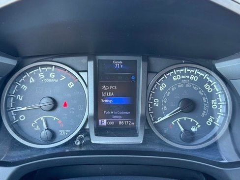 Used 2019 Toyota Tacoma TRD Sport w/ Technology Package RWD image 24