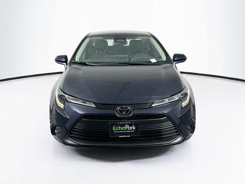 Used 2025 Toyota Corolla LE FWD image 2
