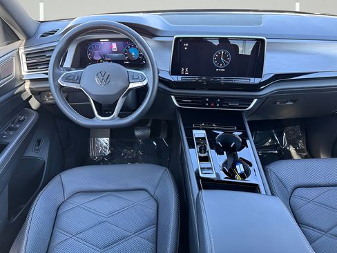 Used 2025 Volkswagen Atlas Cross Sport SE FWD image 10