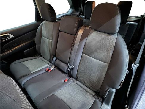 Used 2019 Nissan Pathfinder SV image 42