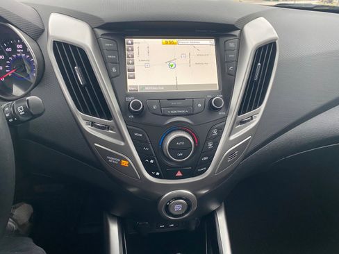 Used 2017 Hyundai Veloster Value Edition image 11