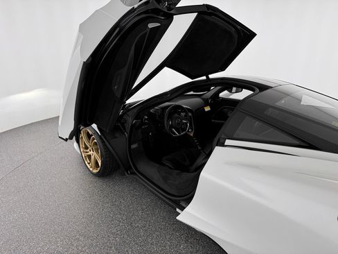 New 2026 McLaren 750S image 12