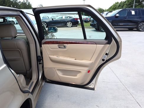 Used 2006 Cadillac DTS w/ Trunk Convenience Package FWD image 34