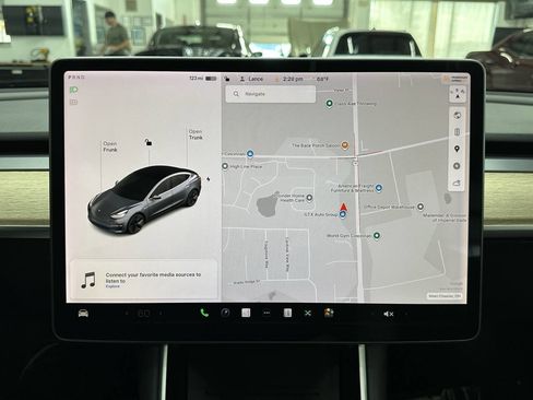 Used 2018 Tesla Model 3 image 25