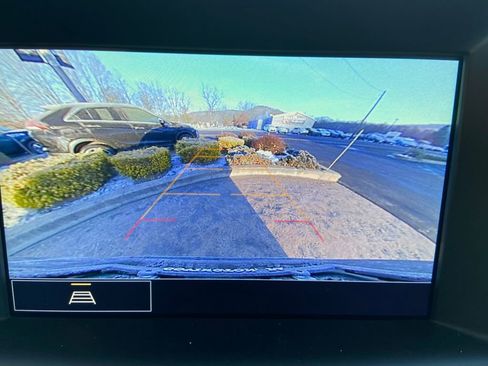 Used 2024 GMC Terrain SLT image 18