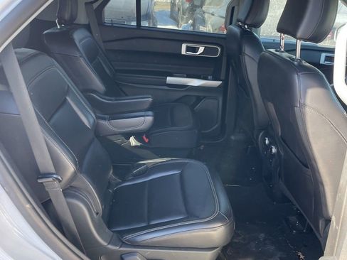 Used 2021 Ford Explorer XLT w/ Equipment Group 202A image 12