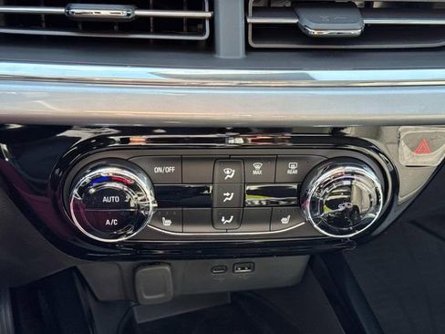 New 2026 Chevrolet Trax LT w/ Sunroof Package FWD image 30