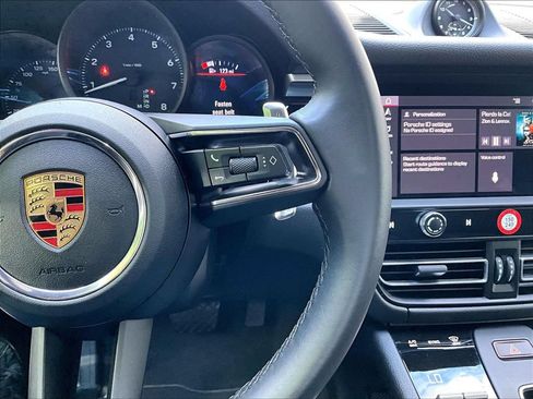 Certified 2026 Porsche Macan AWD/4WD image 24
