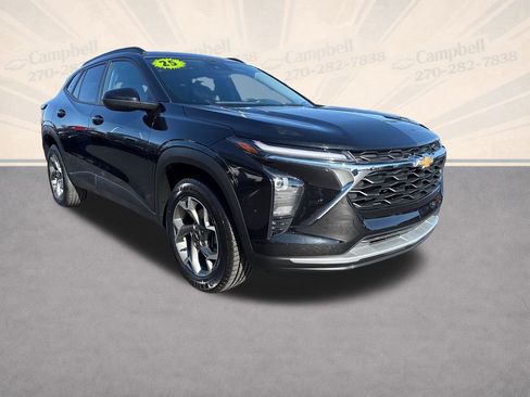 Used 2025 Chevrolet Trax LT w/ LT Convenience Package image 8