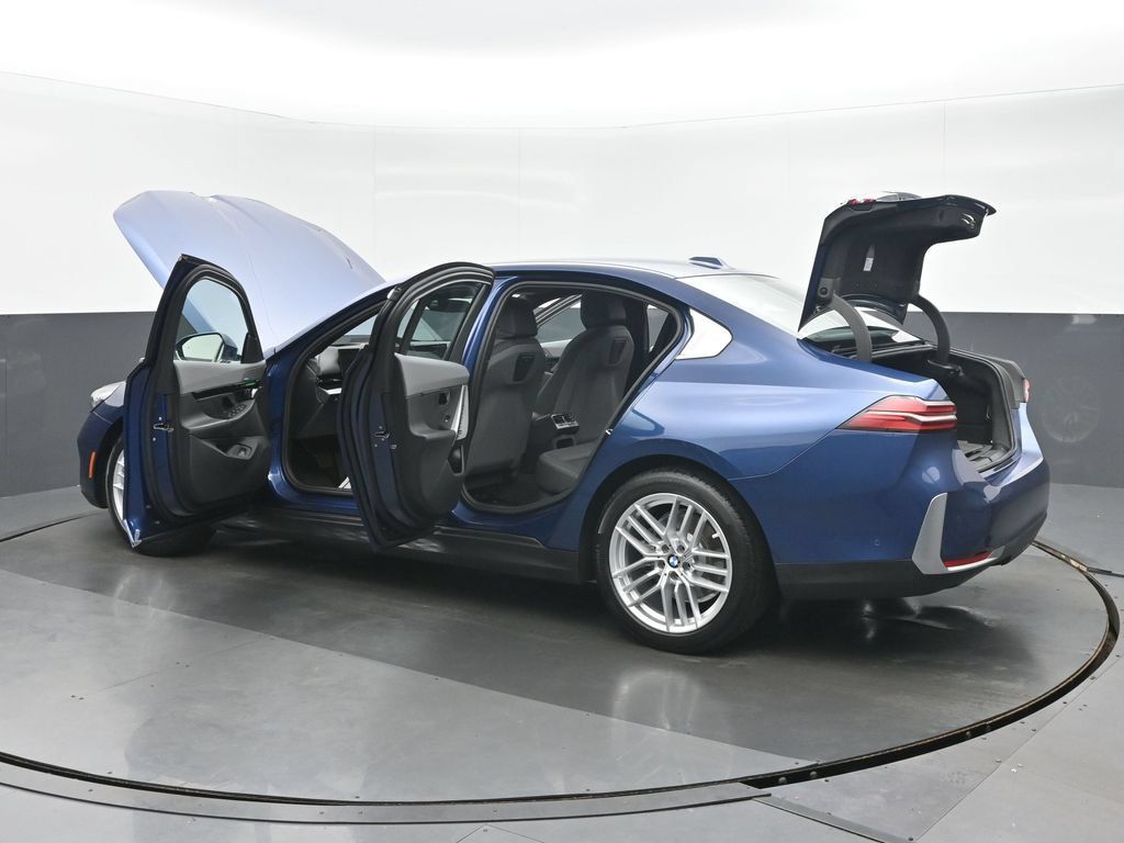 Used 2024 BMW 530i xDrive w/ Premium Package AWD/4WD image 43