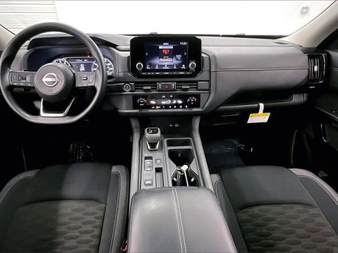 Used 2024 Nissan Pathfinder S image 14