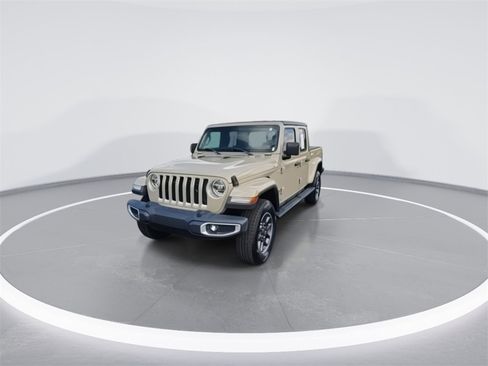 Used 2020 Jeep Gladiator Overland image 3