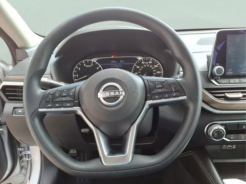 Used 2023 Nissan Altima 2.5 SV FWD image 15