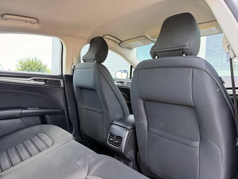 Used 2019 Ford Fusion SE FWD image 18