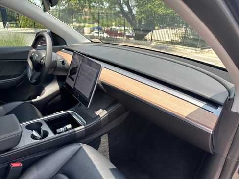 Used 2022 Tesla Model Y Long Range AWD/4WD image 40