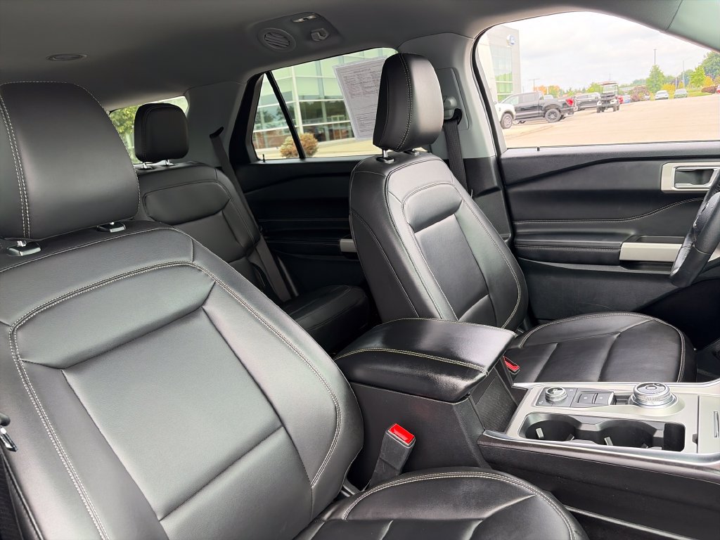 Used 2024 Ford Explorer XLT w/ Equipment Group 202A AWD/4WD image 12