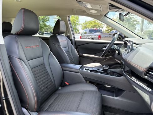 Used 2025 Nissan Rogue SV AWD/4WD image 28