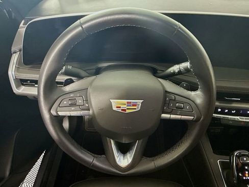 Used 2025 Cadillac XT4 Premium Luxury image 11