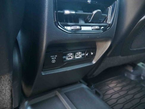 Certified 2022 Jeep Grand Cherokee Overland w/ MOPAR Finishing Package AWD/4WD image 15