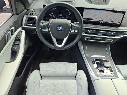 Used 2024 BMW X5 xDrive40i w/ Premium Package AWD/4WD image 11