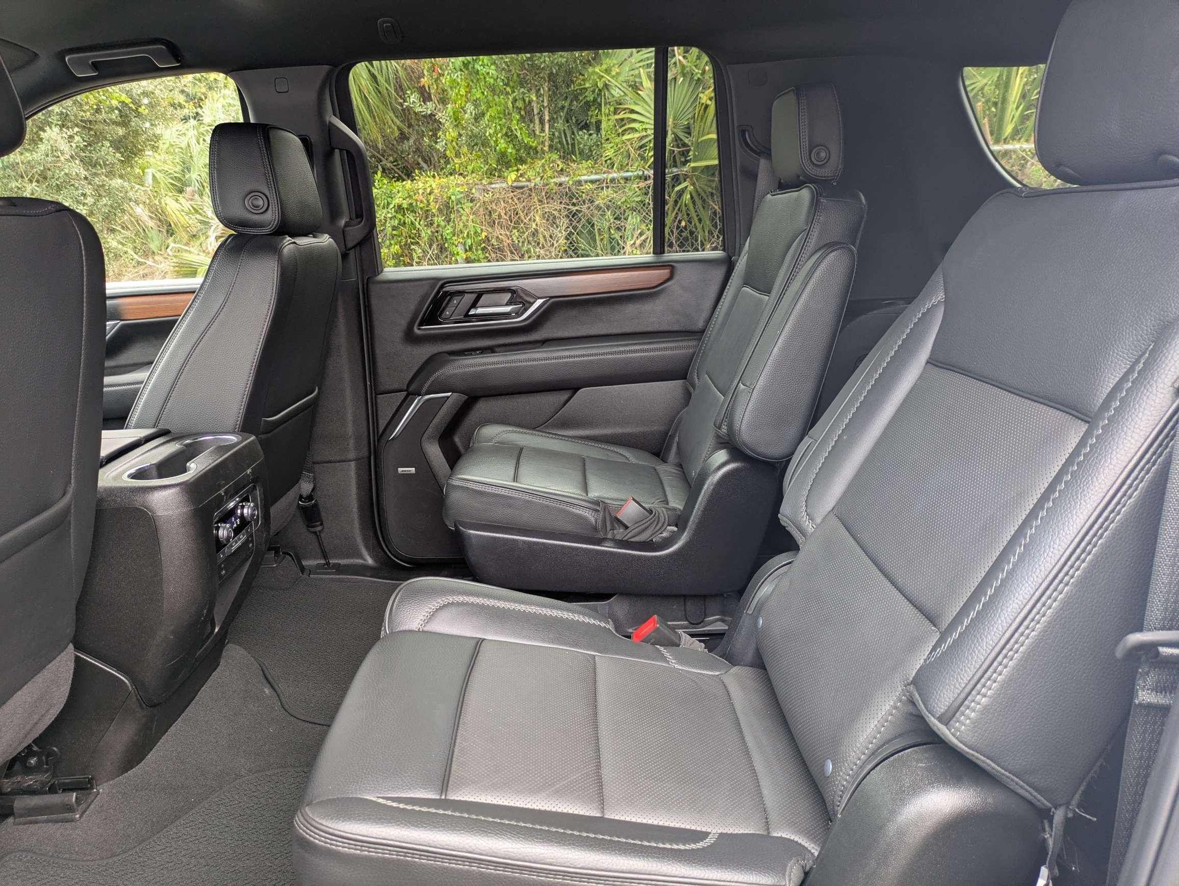 Used 2025 GMC Yukon XL Denali AWD/4WD image 14