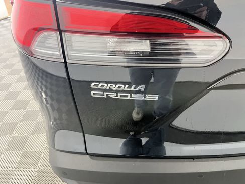 Used 2025 Toyota Corolla Cross XLE image 11