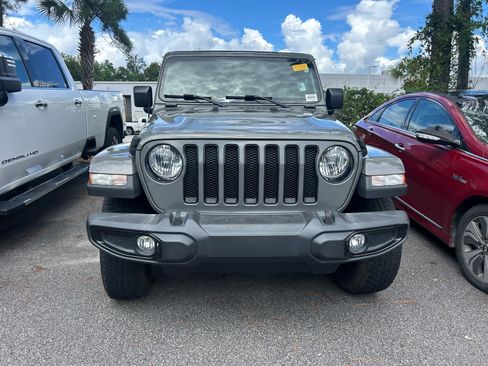 Used 2022 Jeep Wrangler Unlimited Sahara AWD/4WD image 2