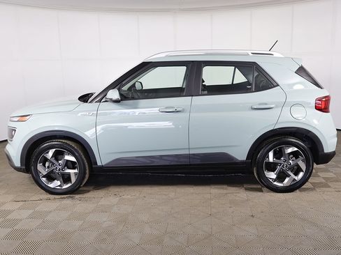 Used 2025 Hyundai Venue Limited FWD image 12