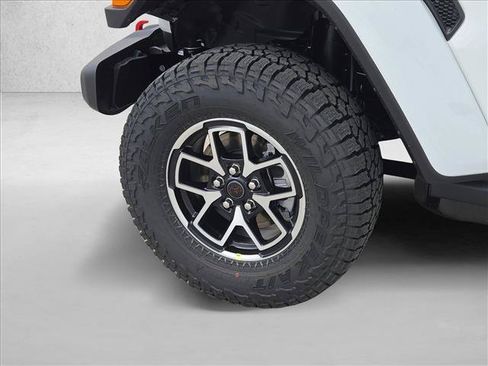 New 2026 Jeep Gladiator Rubicon w/ Steel Power Dome Hood Package AWD/4WD image 10