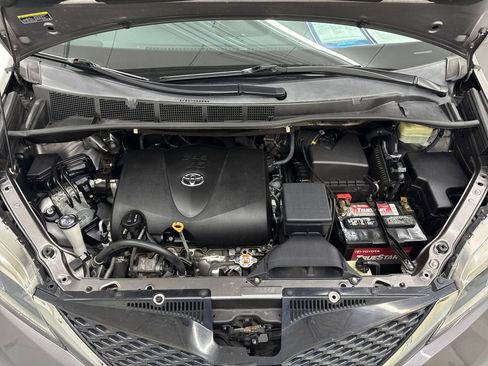 Used 2017 Toyota Sienna SE Premium image 10