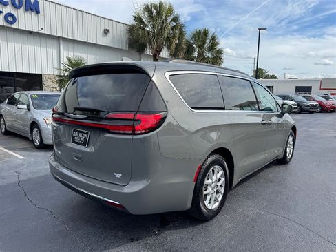 Used 2022 Chrysler Pacifica Touring-L FWD image 8