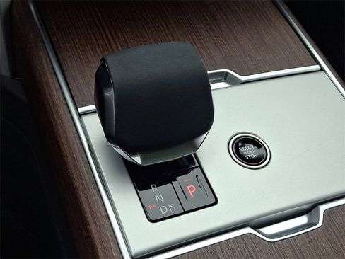 Used 2024 Land Rover Range Rover SE image 16