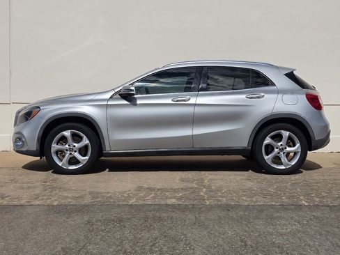 Used 2018 Mercedes-Benz GLA 250 4MATIC image 2