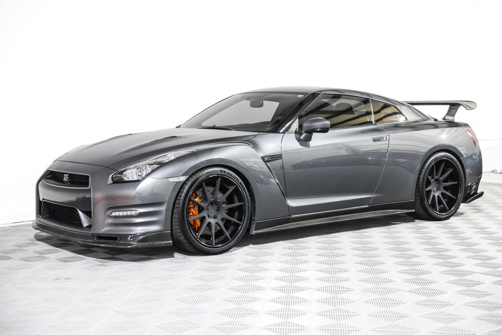 Used 2013 Nissan GT-R Premium AWD/4WD image 2
