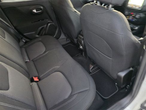 Used 2021 Jeep Renegade Latitude image 30