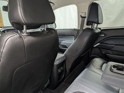 Used 2021 Chevrolet Colorado Z71 w/ Z71 Midnight Edition image 12