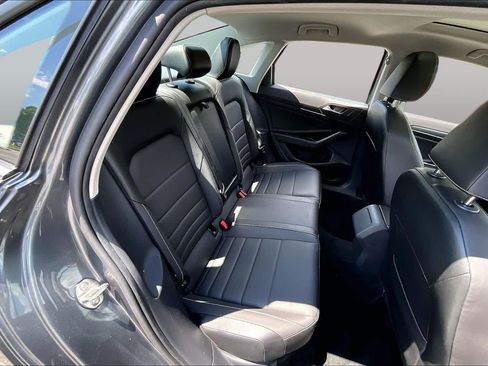Used 2024 Volkswagen Jetta SE FWD image 21