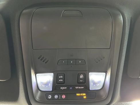 Used 2017 Cadillac XT5 Luxury w/ Driver Awareness Package AWD/4WD image 27