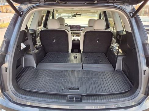 Used 2024 Kia Telluride EX w/ EX Captain's Chair Package image 25