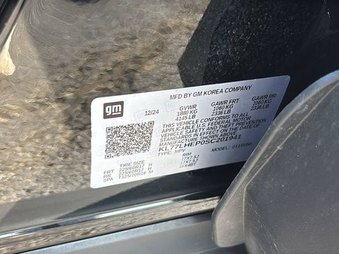 Used 2025 Chevrolet Trax LT FWD image 34