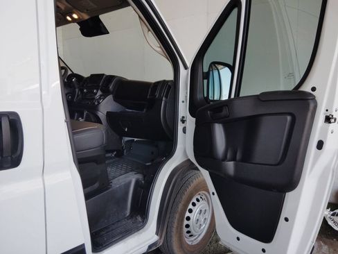 Used 2024 RAM ProMaster 2500 w/ Convenience Group FWD image 10