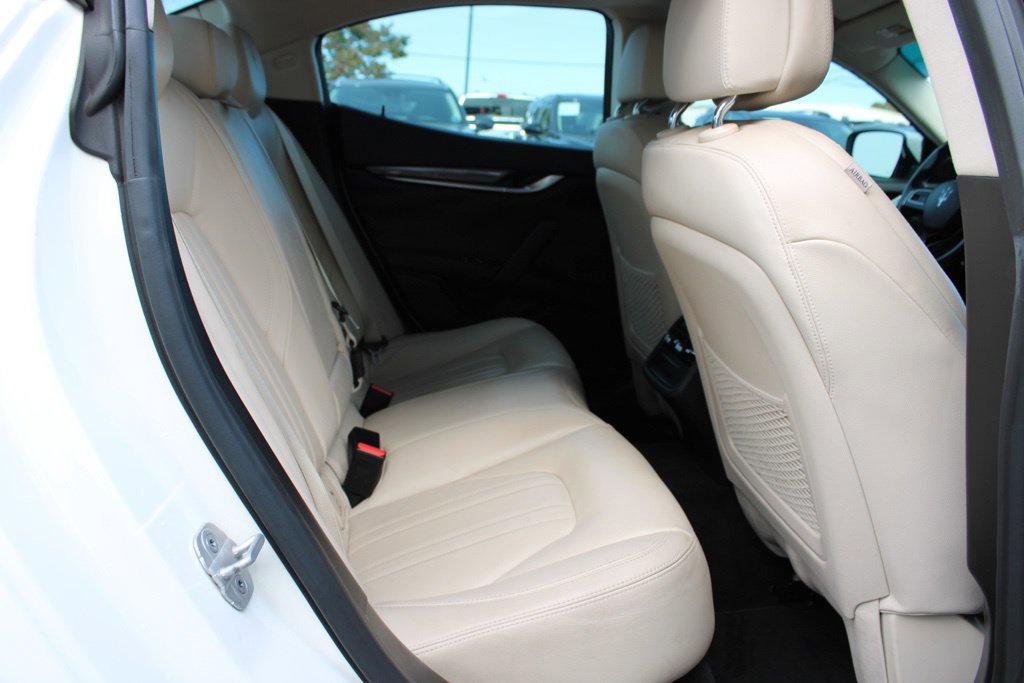 Used 2015 Maserati Ghibli RWD image 12