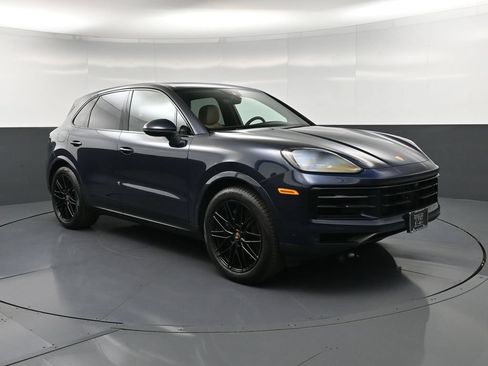 Certified 2025 Porsche Cayenne AWD/4WD image 10