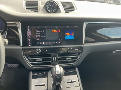 Used 2022 Porsche Macan Base image 16